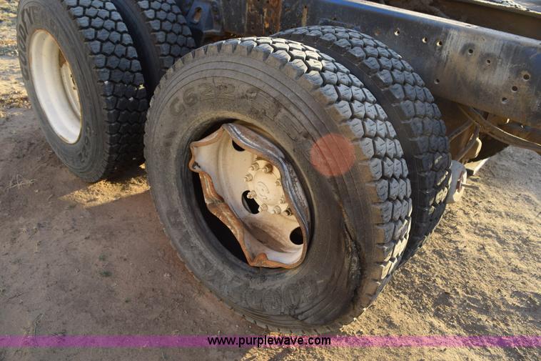 image for item K2401 2002 Sterling L9500 semi truck