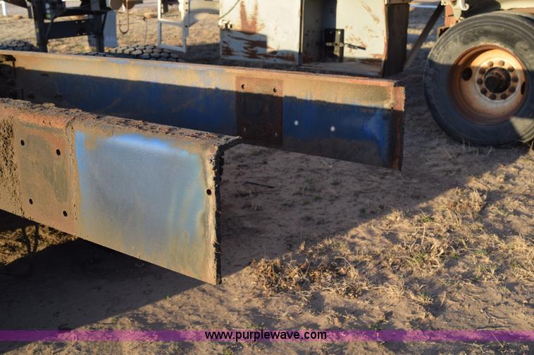 image for item K2401 2002 Sterling L9500 semi truck