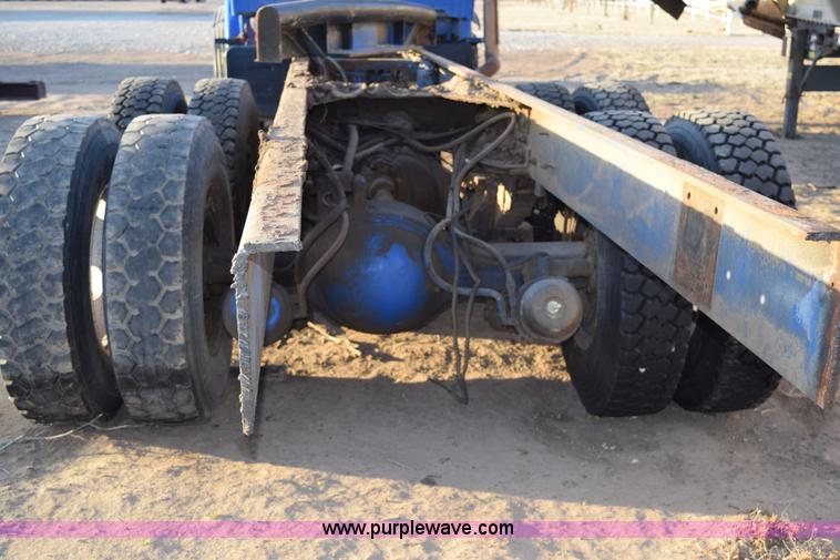 image for item K2401 2002 Sterling L9500 semi truck