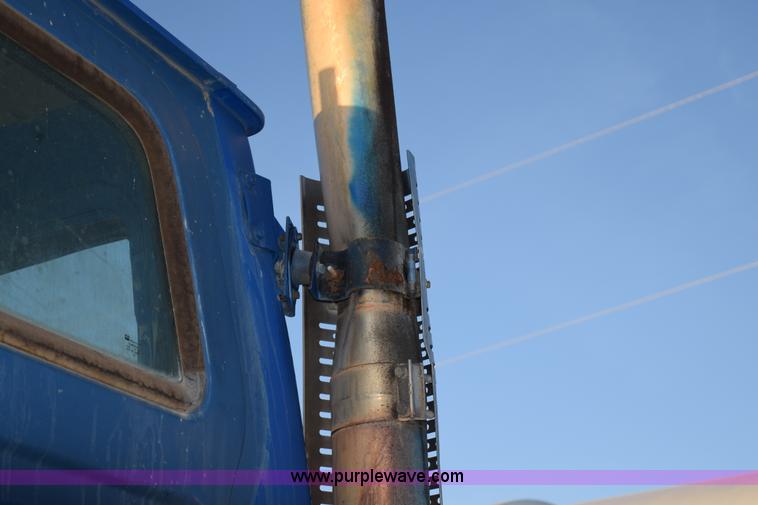 image for item K2401 2002 Sterling L9500 semi truck