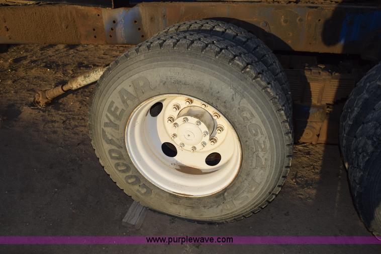 image for item K2401 2002 Sterling L9500 semi truck