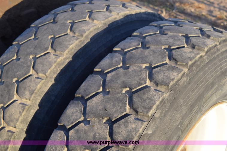 image for item K2401 2002 Sterling L9500 semi truck