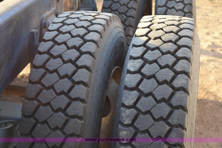 image for item K2401 2002 Sterling L9500 semi truck