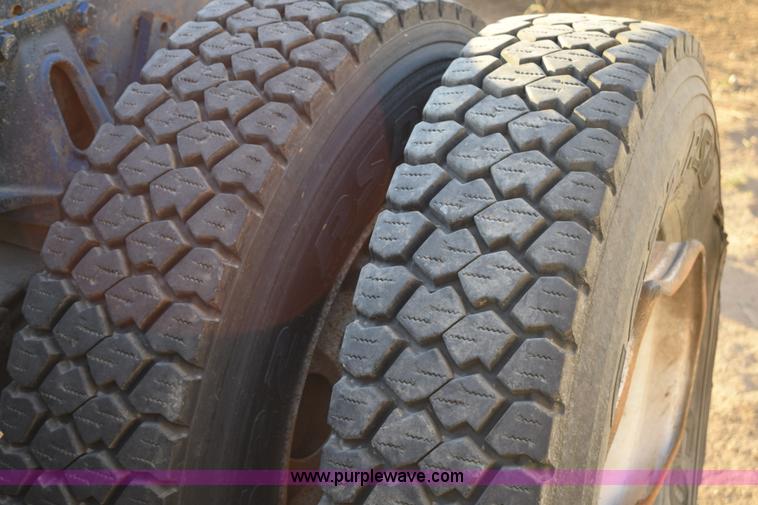 image for item K2401 2002 Sterling L9500 semi truck