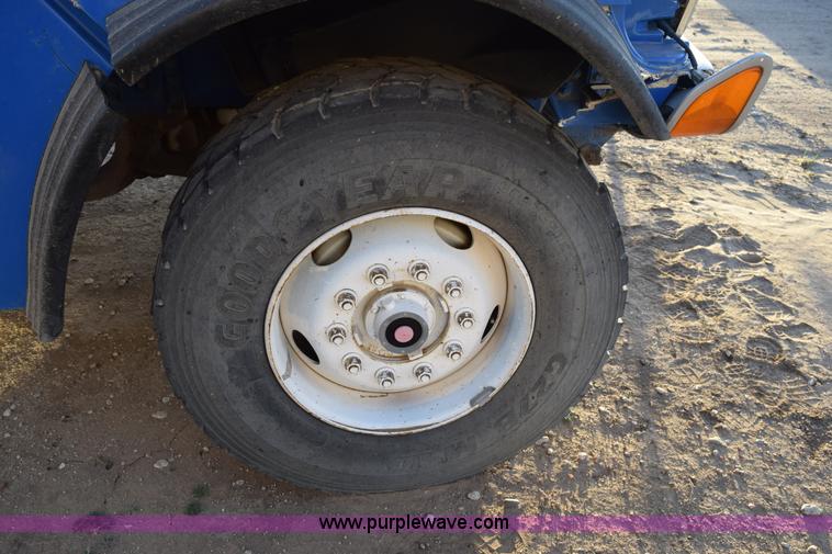 image for item K2401 2002 Sterling L9500 semi truck