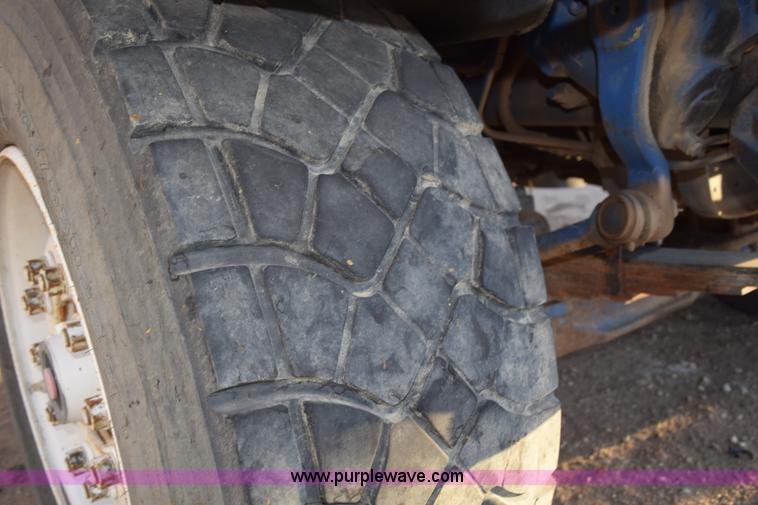 image for item K2401 2002 Sterling L9500 semi truck