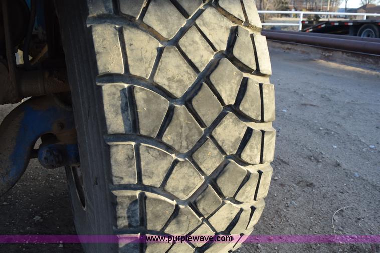 image for item K2401 2002 Sterling L9500 semi truck