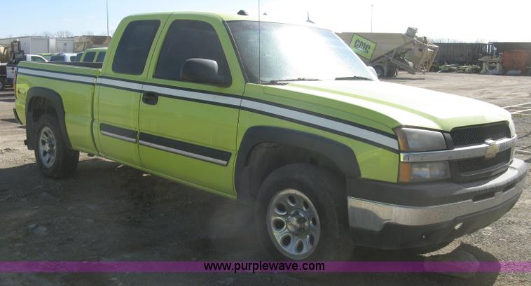 image for item K2868 2004 Chevrolet Silverado 1500 Z71 Ext. Cab pickup truck