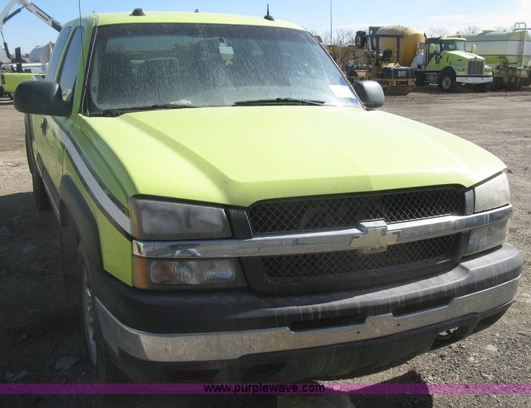 image for item K2868 2004 Chevrolet Silverado 1500 Z71 Ext. Cab pickup truck