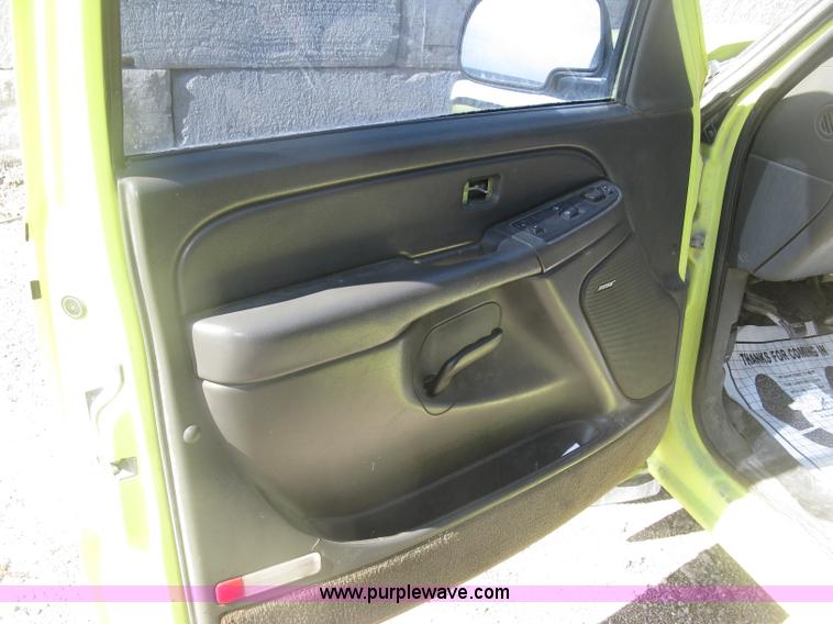 image for item K2868 2004 Chevrolet Silverado 1500 Z71 Ext. Cab pickup truck