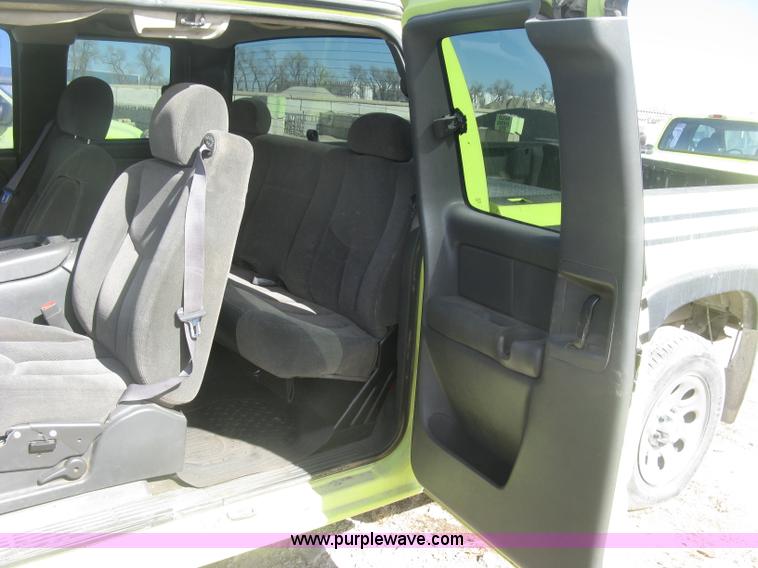 image for item K2868 2004 Chevrolet Silverado 1500 Z71 Ext. Cab pickup truck