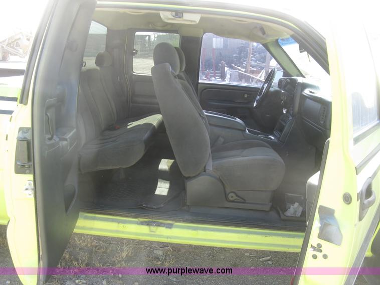 image for item K2868 2004 Chevrolet Silverado 1500 Z71 Ext. Cab pickup truck