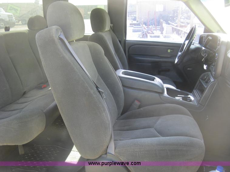 image for item K2868 2004 Chevrolet Silverado 1500 Z71 Ext. Cab pickup truck