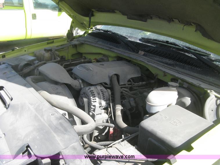 image for item K2868 2004 Chevrolet Silverado 1500 Z71 Ext. Cab pickup truck