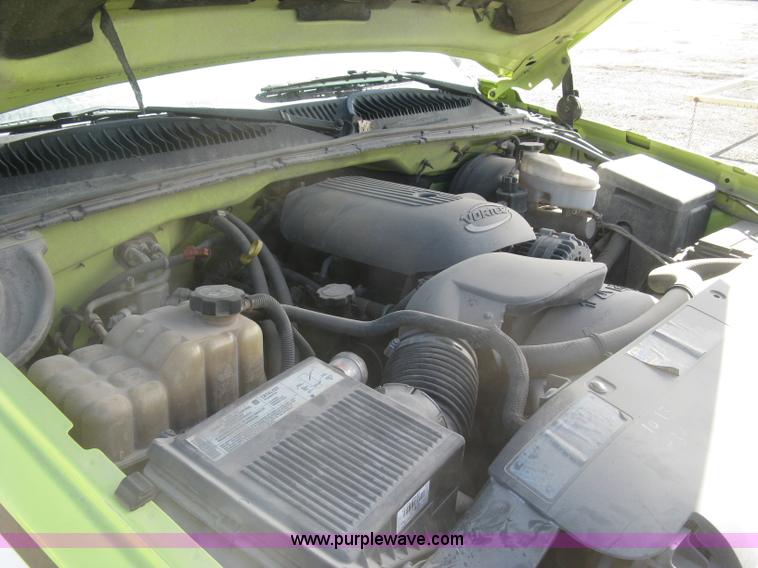 image for item K2868 2004 Chevrolet Silverado 1500 Z71 Ext. Cab pickup truck