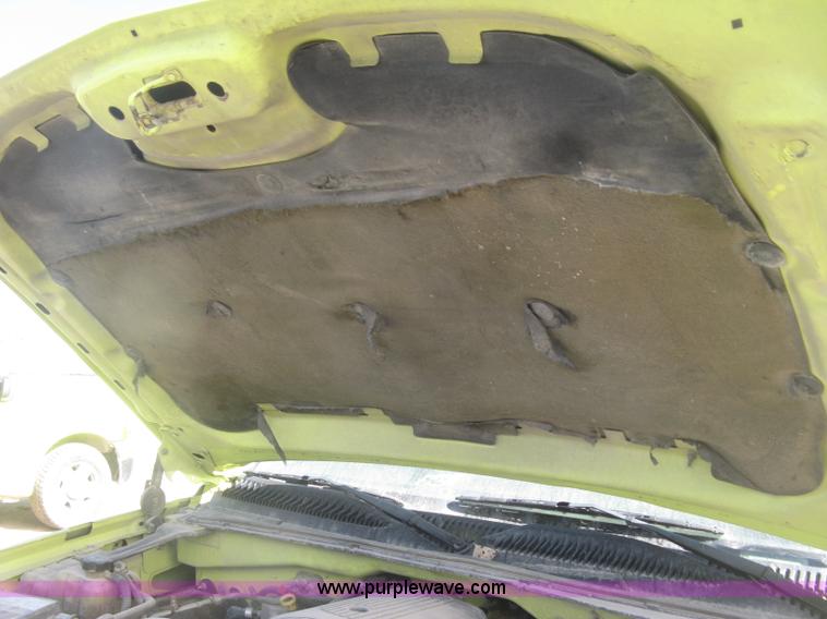 image for item K2868 2004 Chevrolet Silverado 1500 Z71 Ext. Cab pickup truck