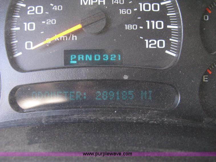 image for item K2868 2004 Chevrolet Silverado 1500 Z71 Ext. Cab pickup truck