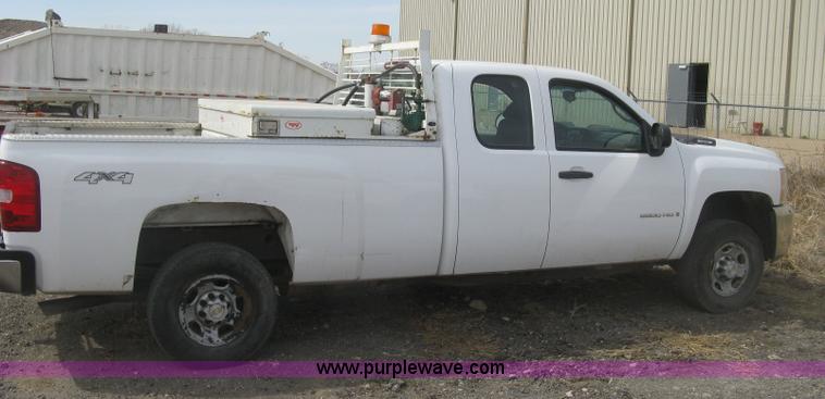 image for item K2985 2007 Chevrolet Silverado 2500 LS est. cab pickup truck