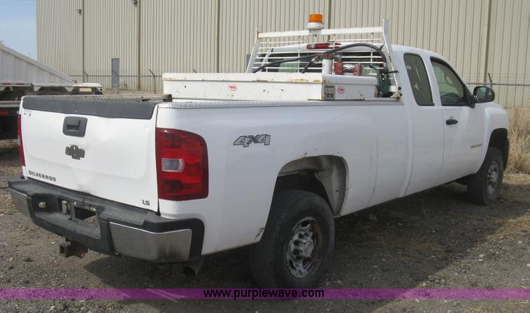 image for item K2985 2007 Chevrolet Silverado 2500 LS est. cab pickup truck