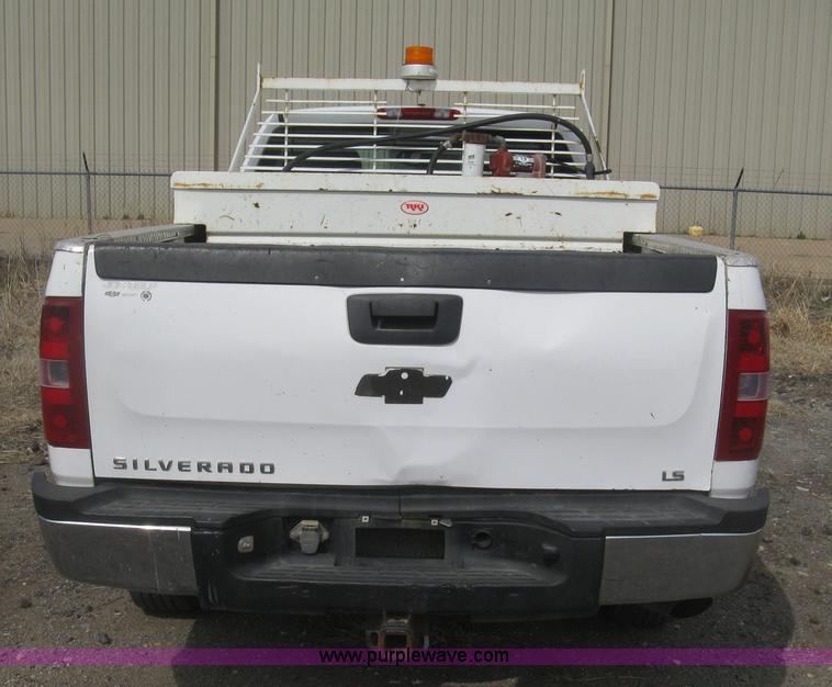 image for item K2985 2007 Chevrolet Silverado 2500 LS est. cab pickup truck