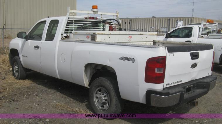 image for item K2985 2007 Chevrolet Silverado 2500 LS est. cab pickup truck