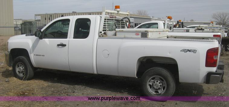 image for item K2985 2007 Chevrolet Silverado 2500 LS est. cab pickup truck