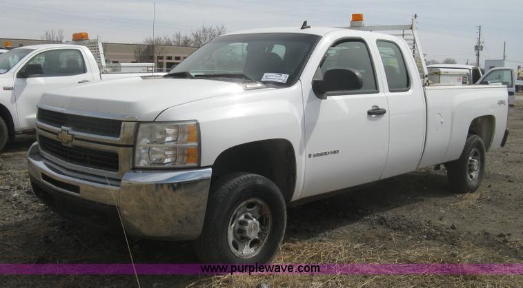 image for item K2985 2007 Chevrolet Silverado 2500 LS est. cab pickup truck
