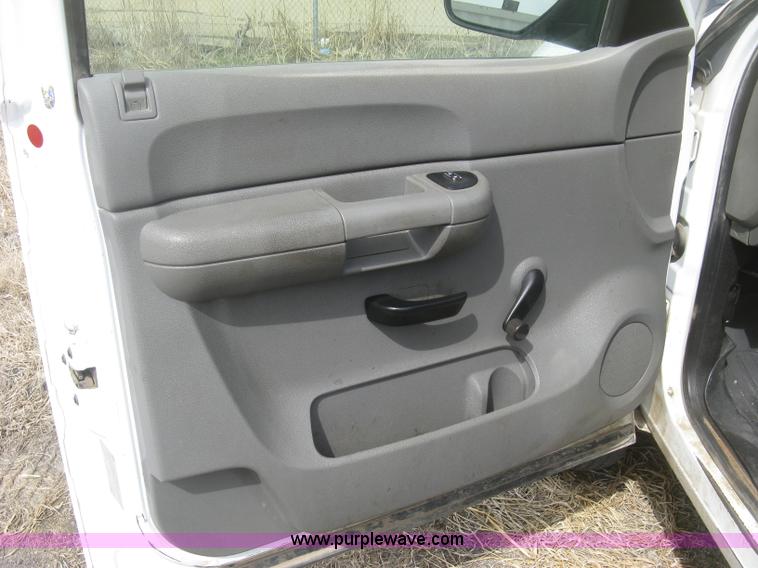 image for item K2985 2007 Chevrolet Silverado 2500 LS est. cab pickup truck