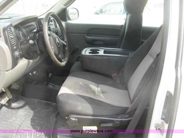 image for item K2985 2007 Chevrolet Silverado 2500 LS est. cab pickup truck