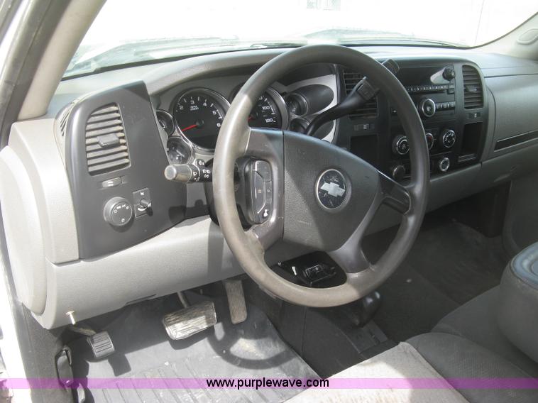 image for item K2985 2007 Chevrolet Silverado 2500 LS est. cab pickup truck