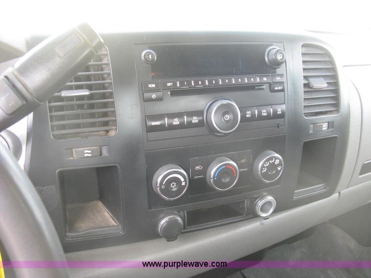 image for item K2985 2007 Chevrolet Silverado 2500 LS est. cab pickup truck