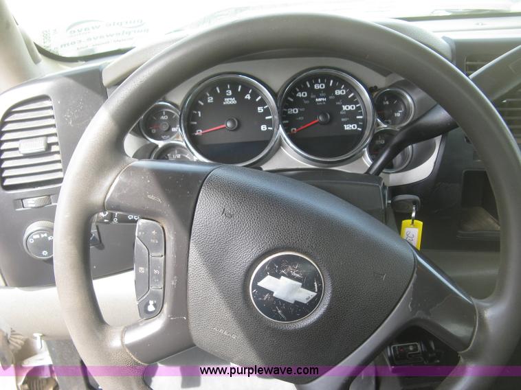 image for item K2985 2007 Chevrolet Silverado 2500 LS est. cab pickup truck