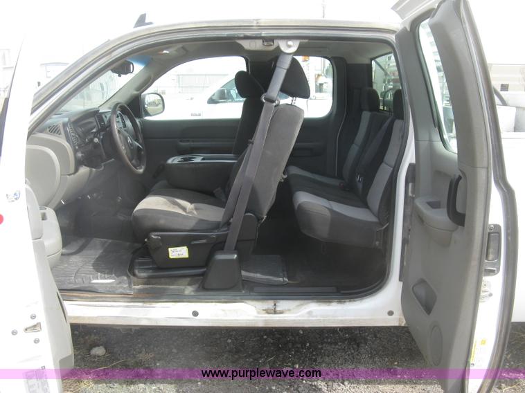 image for item K2985 2007 Chevrolet Silverado 2500 LS est. cab pickup truck