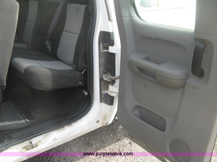 image for item K2985 2007 Chevrolet Silverado 2500 LS est. cab pickup truck