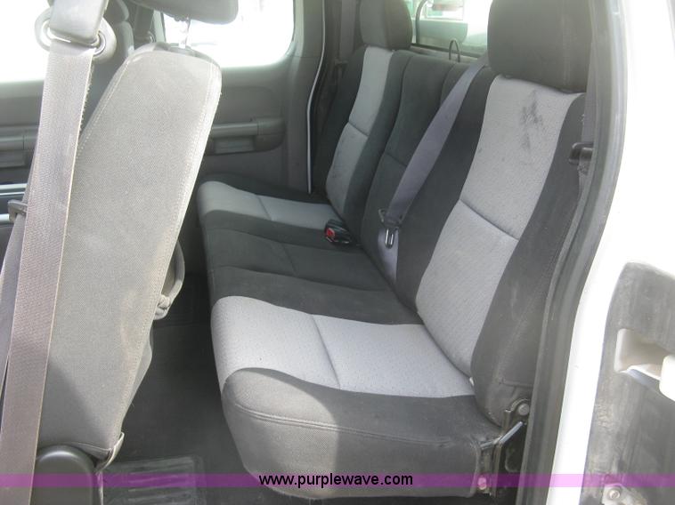 image for item K2985 2007 Chevrolet Silverado 2500 LS est. cab pickup truck