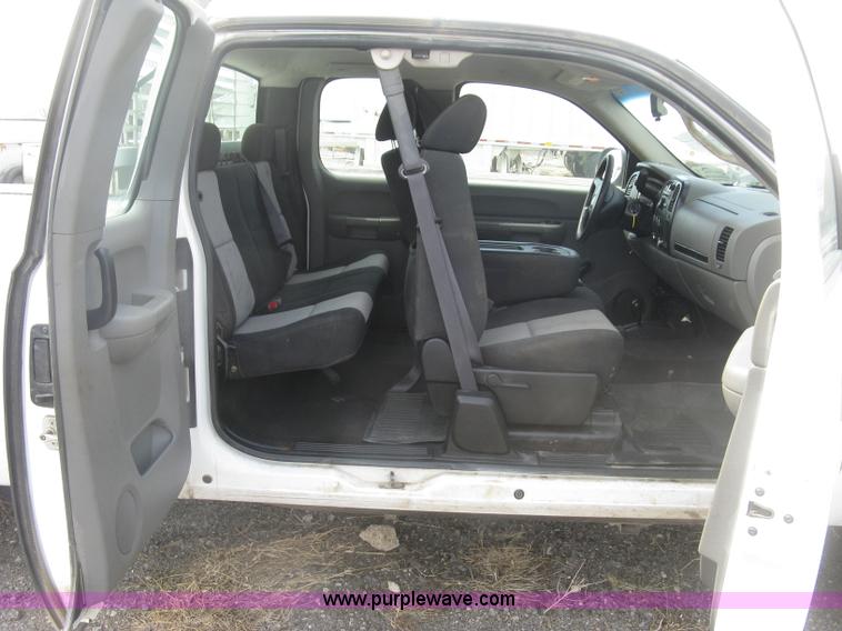 image for item K2985 2007 Chevrolet Silverado 2500 LS est. cab pickup truck