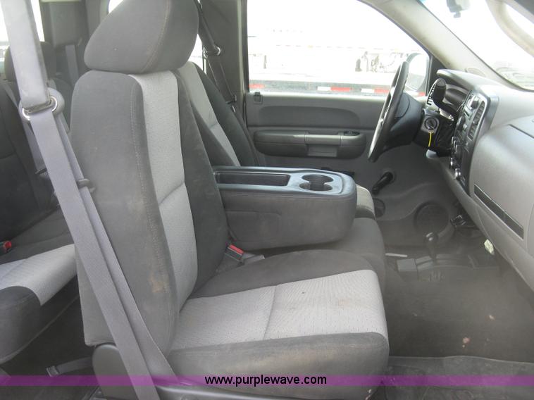 image for item K2985 2007 Chevrolet Silverado 2500 LS est. cab pickup truck