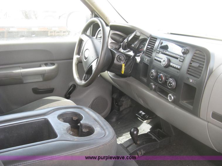 image for item K2985 2007 Chevrolet Silverado 2500 LS est. cab pickup truck