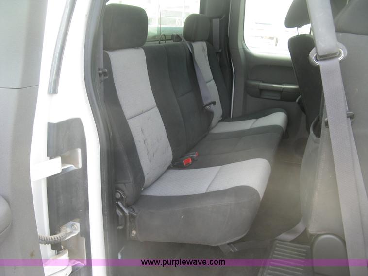 image for item K2985 2007 Chevrolet Silverado 2500 LS est. cab pickup truck