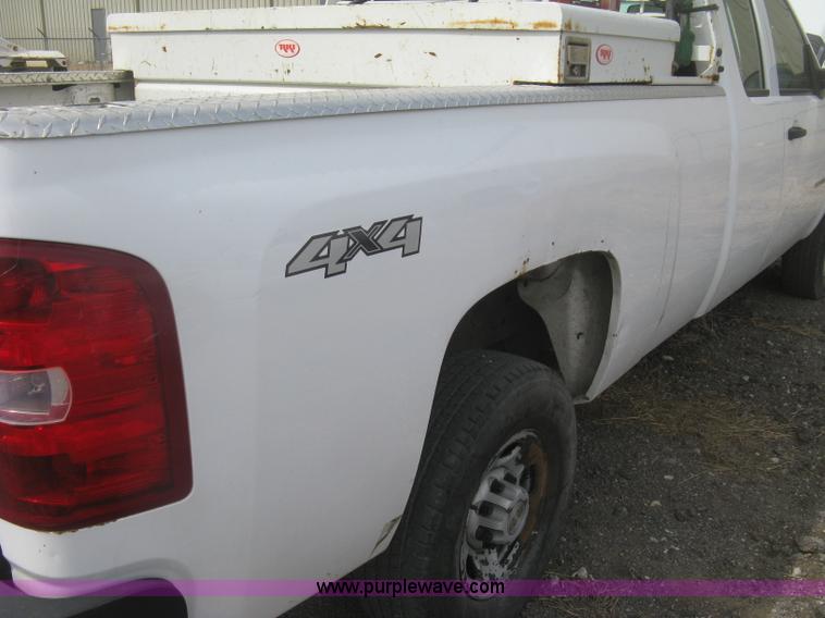 image for item K2985 2007 Chevrolet Silverado 2500 LS est. cab pickup truck