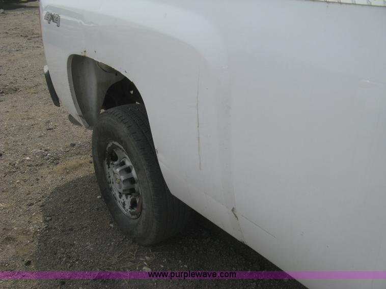 image for item K2985 2007 Chevrolet Silverado 2500 LS est. cab pickup truck