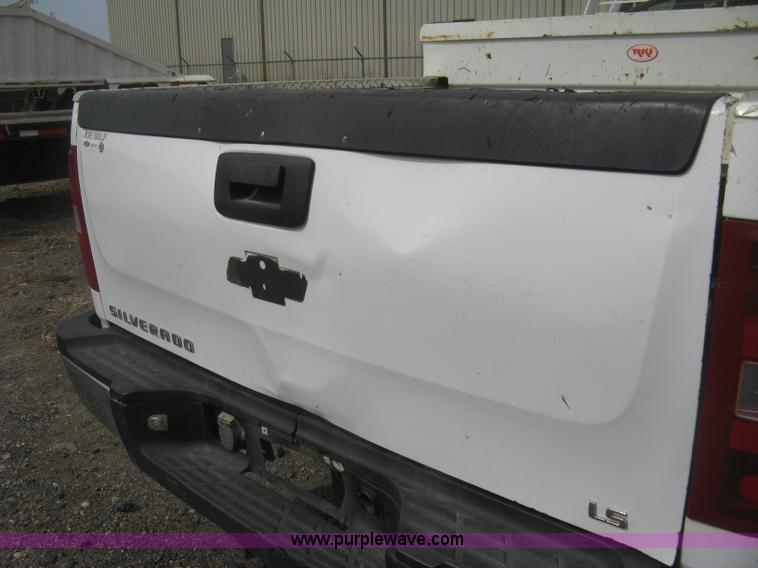 image for item K2985 2007 Chevrolet Silverado 2500 LS est. cab pickup truck