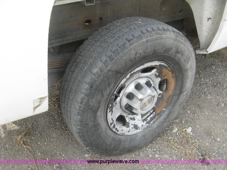 image for item K2985 2007 Chevrolet Silverado 2500 LS est. cab pickup truck