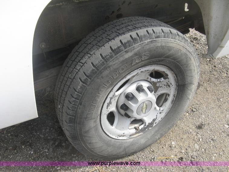 image for item K2985 2007 Chevrolet Silverado 2500 LS est. cab pickup truck