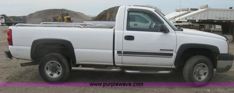image for item K2986 2003 Chevrolet Silverado 2500 HD pickup truck
