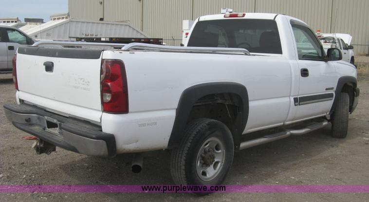 image for item K2986 2003 Chevrolet Silverado 2500 HD pickup truck
