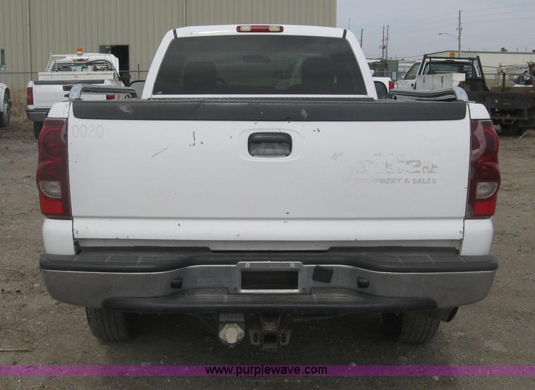 image for item K2986 2003 Chevrolet Silverado 2500 HD pickup truck