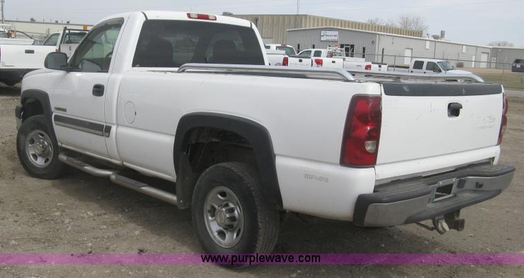 image for item K2986 2003 Chevrolet Silverado 2500 HD pickup truck