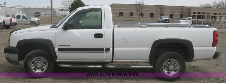 image for item K2986 2003 Chevrolet Silverado 2500 HD pickup truck