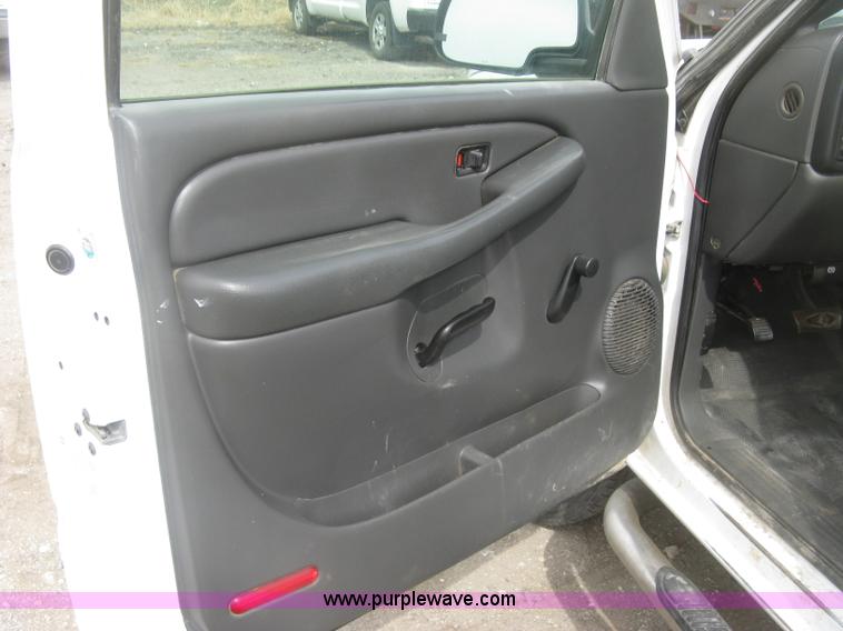 image for item K2986 2003 Chevrolet Silverado 2500 HD pickup truck